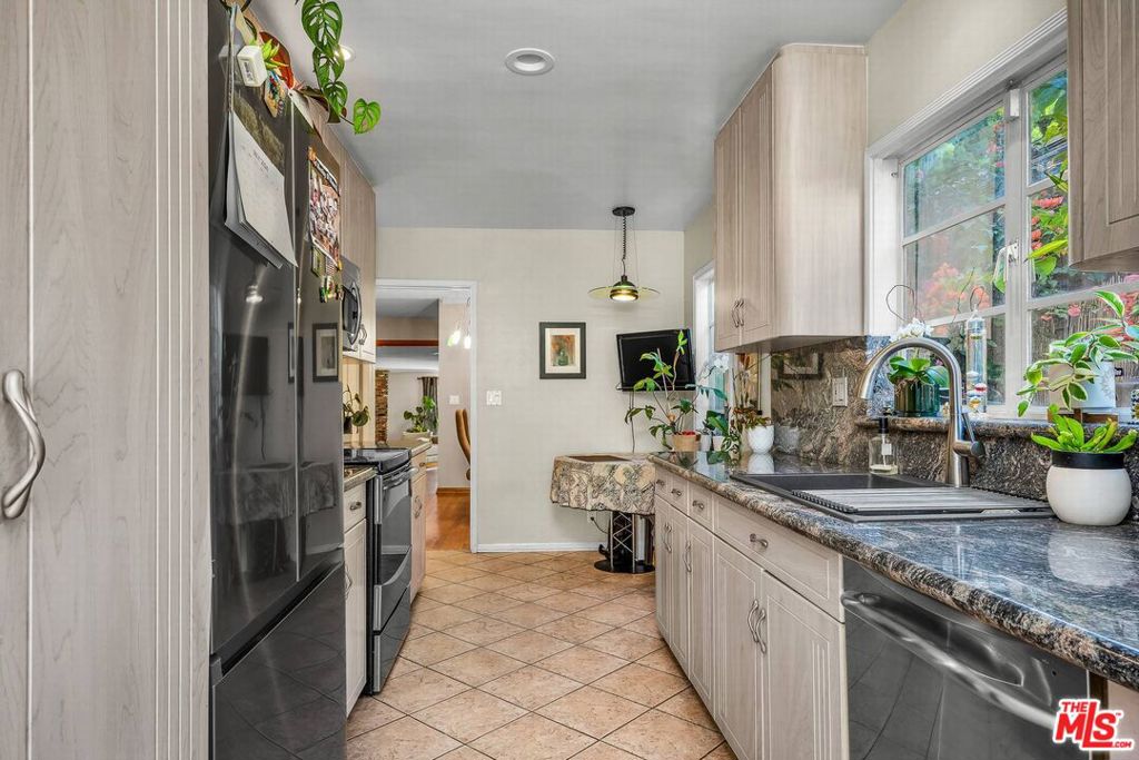 1766 Midvale Avenue Property Photo 24