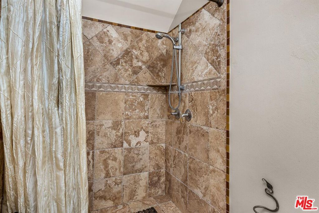 1766 Midvale Avenue Property Photo 25