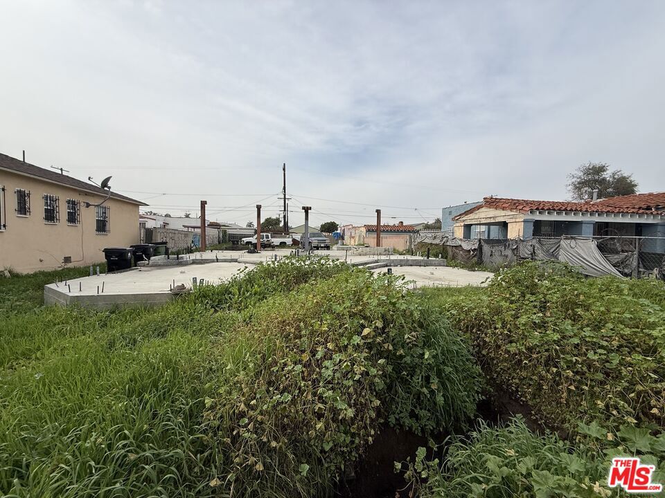 10965 S Hoover Street Property Photo 1