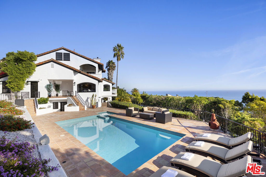 3909 Villa Costera Property Photo 1