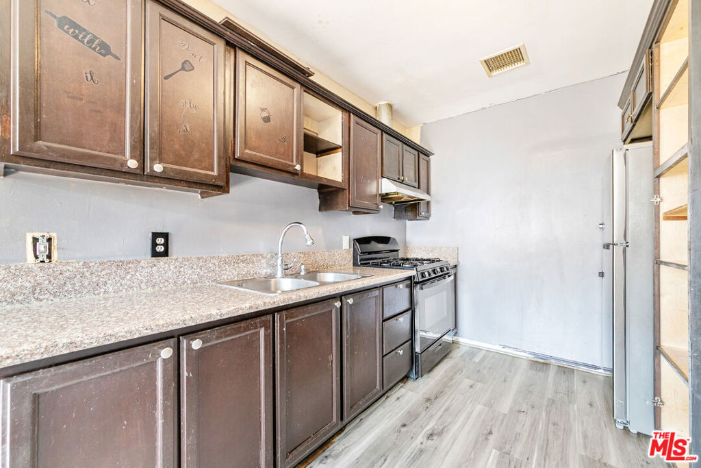 20603 Budlong Avenue Property Photo 34
