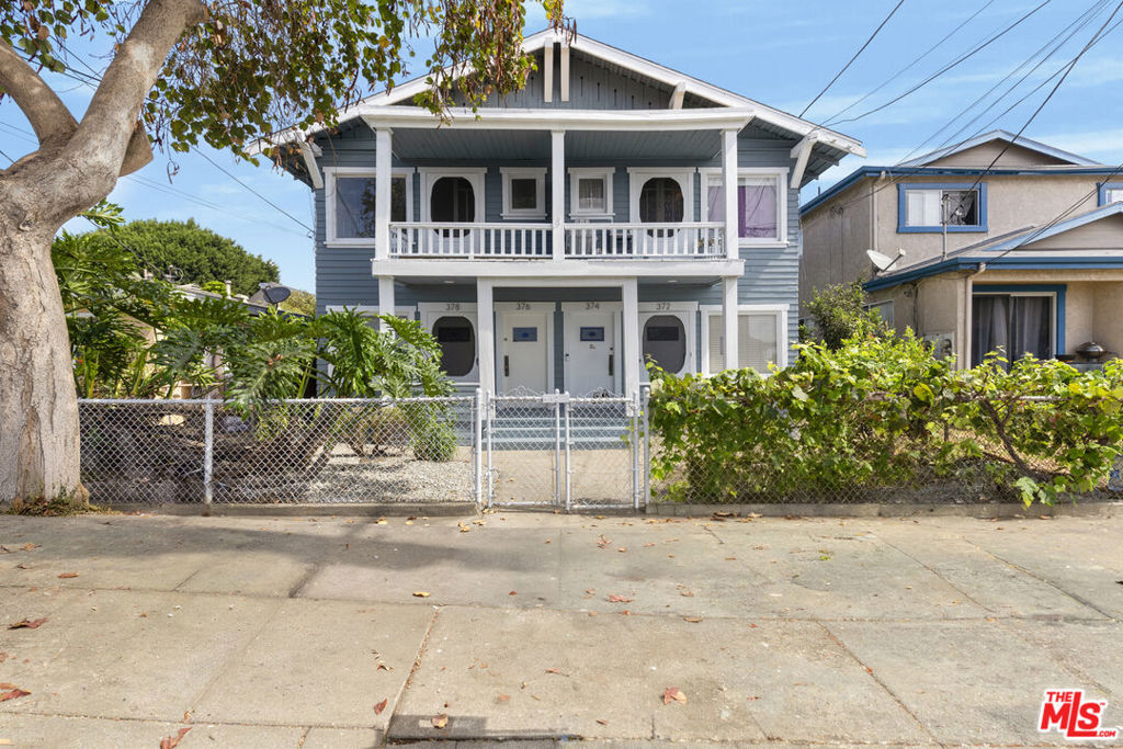 372 W 11th Street Property Photo 1