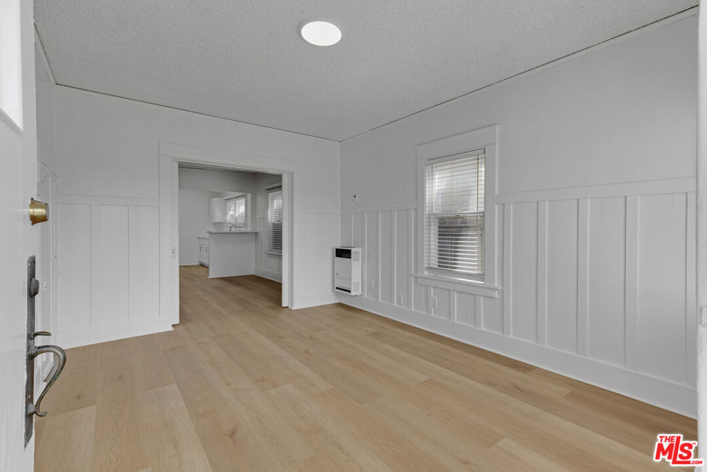 372 W 11th Street Property Photo 7
