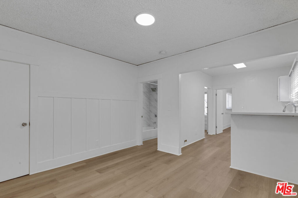 372 W 11th Street Property Photo 8
