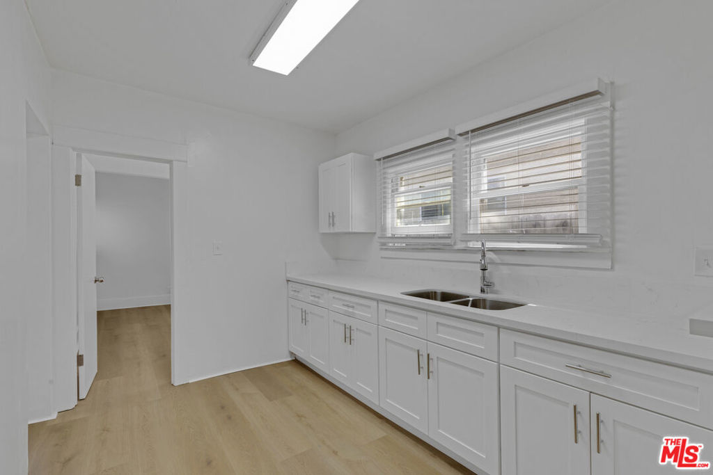 372 W 11th Street Property Photo 9
