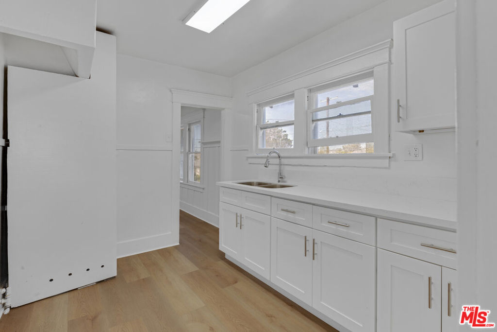 372 W 11th Street Property Photo 16
