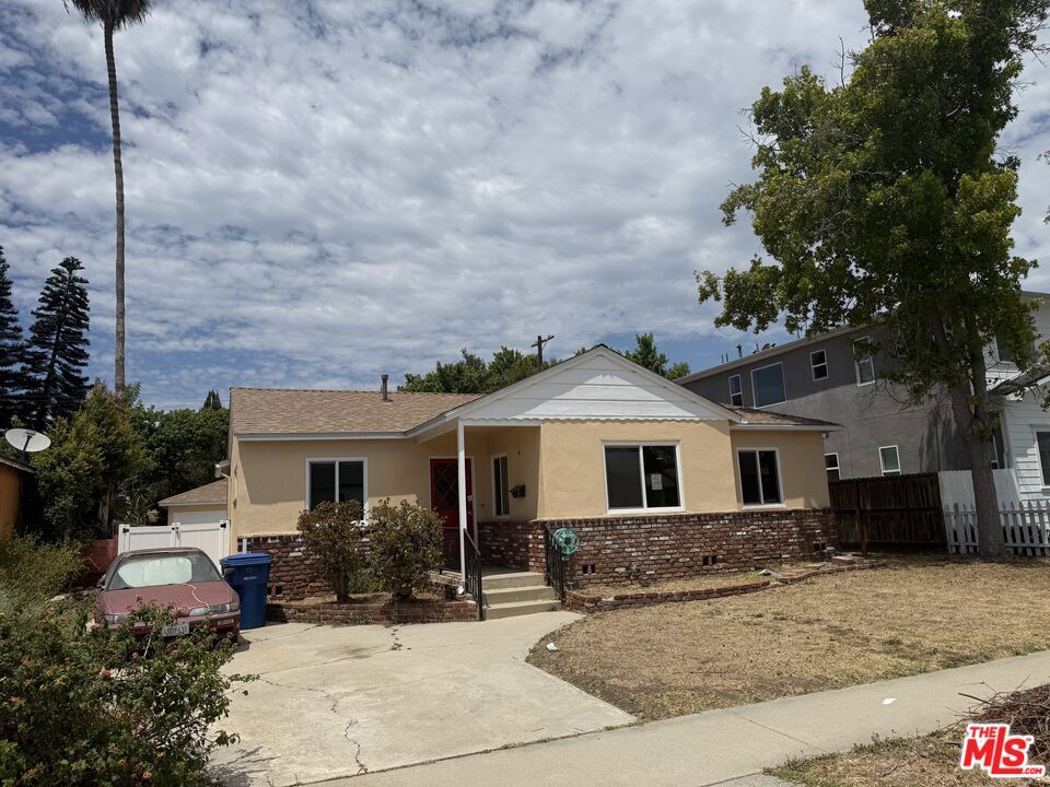 5577 W 82nd Street Property Photo 1