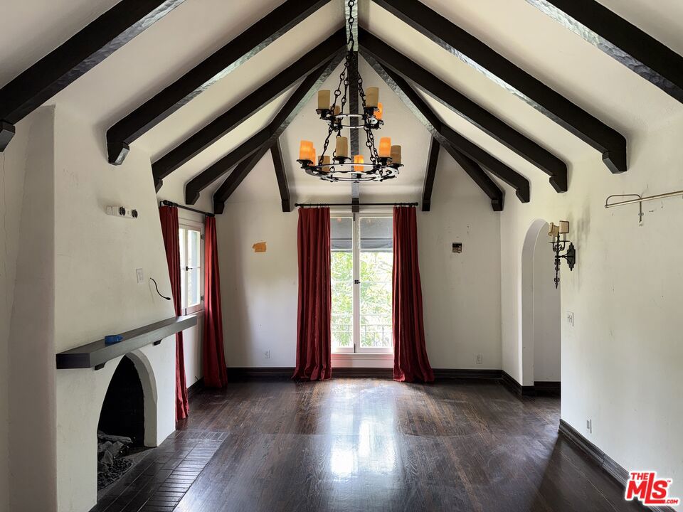 5016 Hartwick Street Property Photo 4
