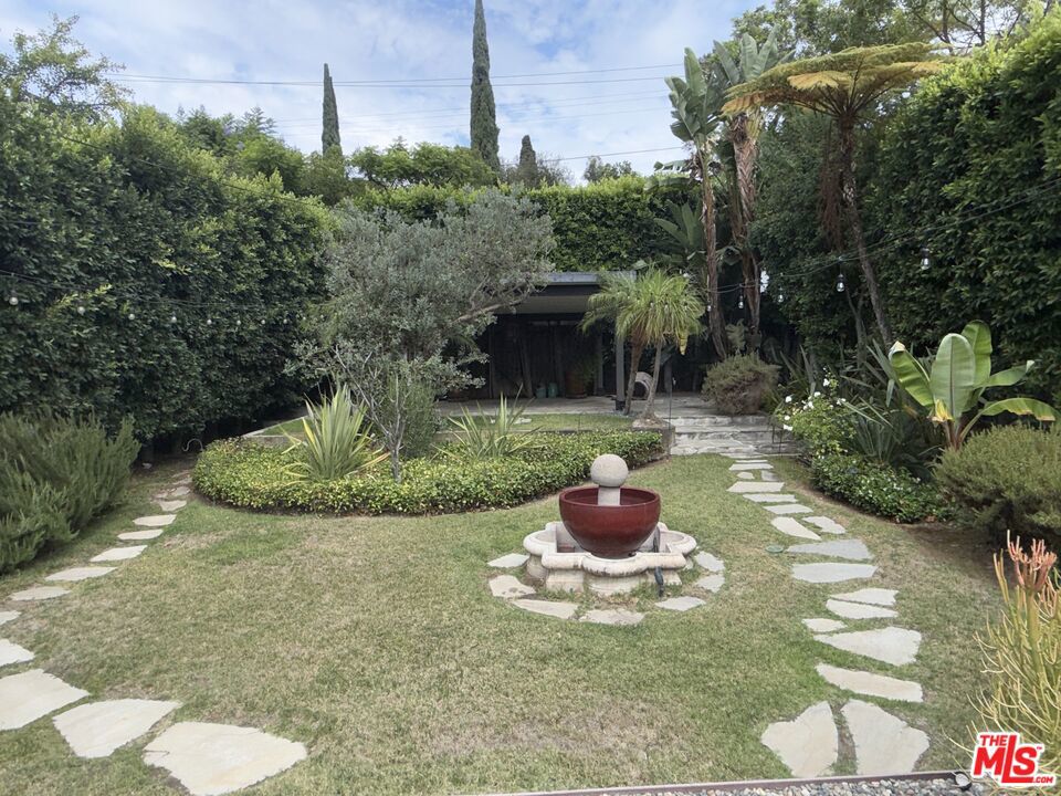 5016 Hartwick Street Property Photo 6