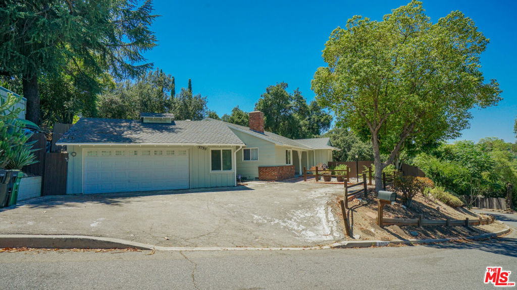 9790 Shadow Island Drive Property Photo 1