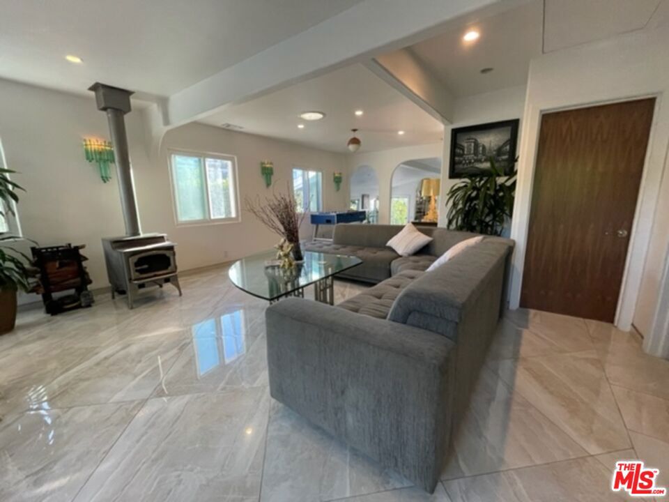 425 Sunridge Street Property Photo 4