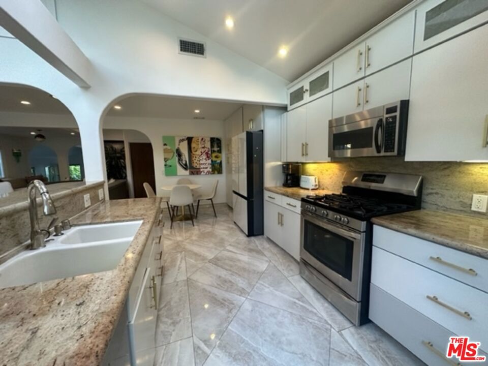 425 Sunridge Street Property Photo 30