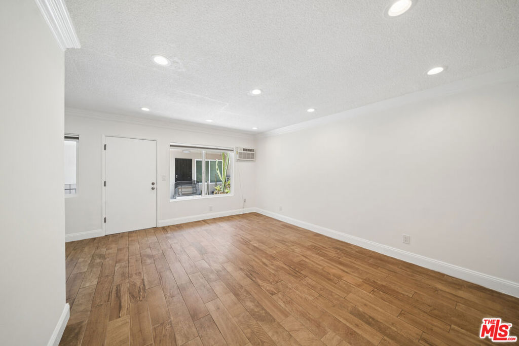 7209 Willoughby Avenue 5 Property Photo 2