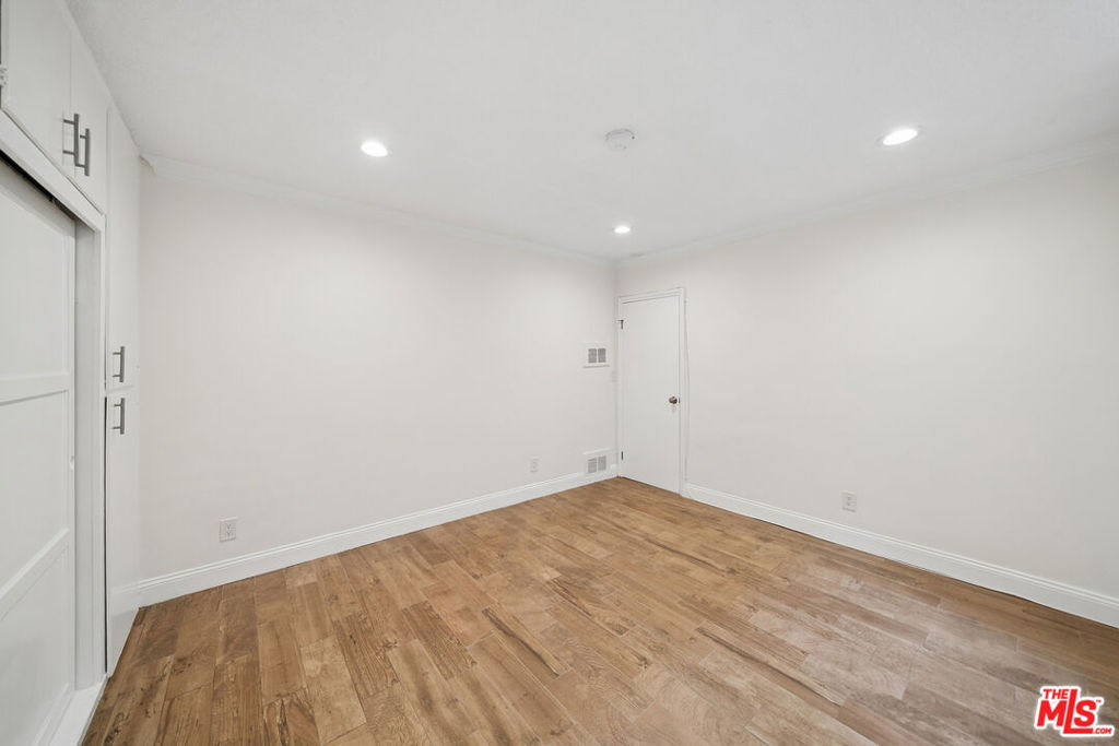 7209 Willoughby Avenue 5 Property Photo 7