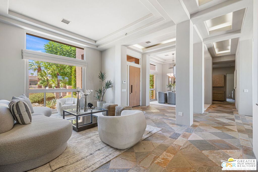 9 Silver Circle Property Photo 17