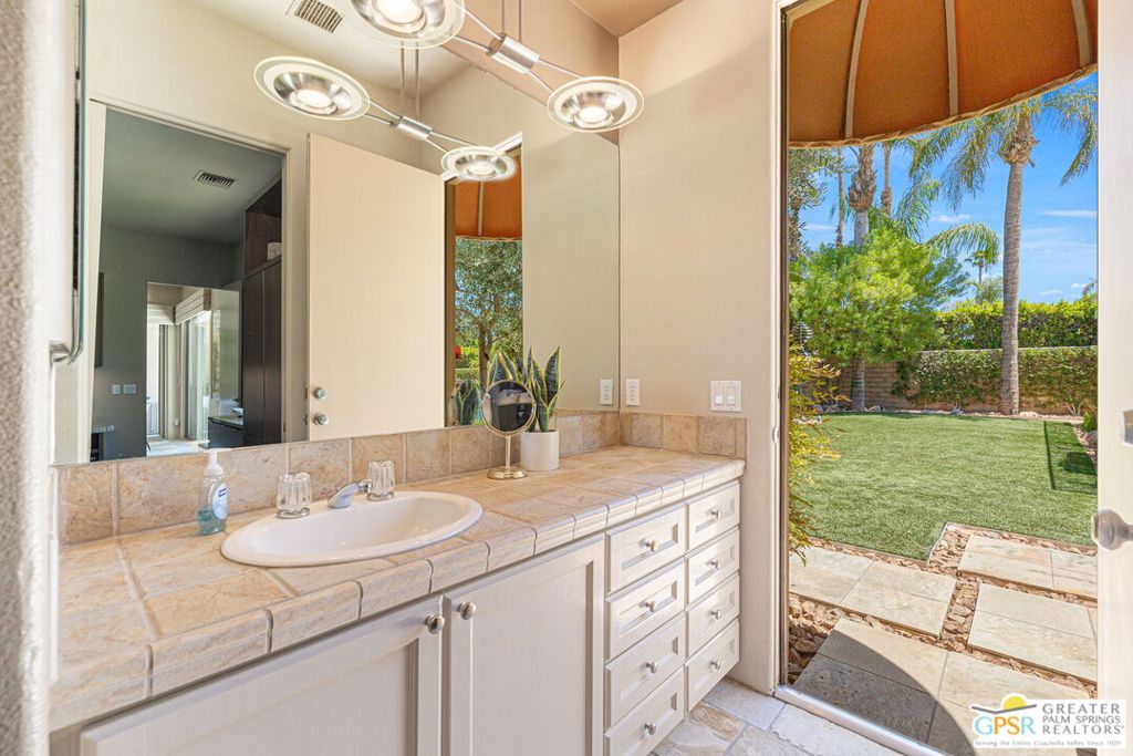 9 Silver Circle Property Photo 49