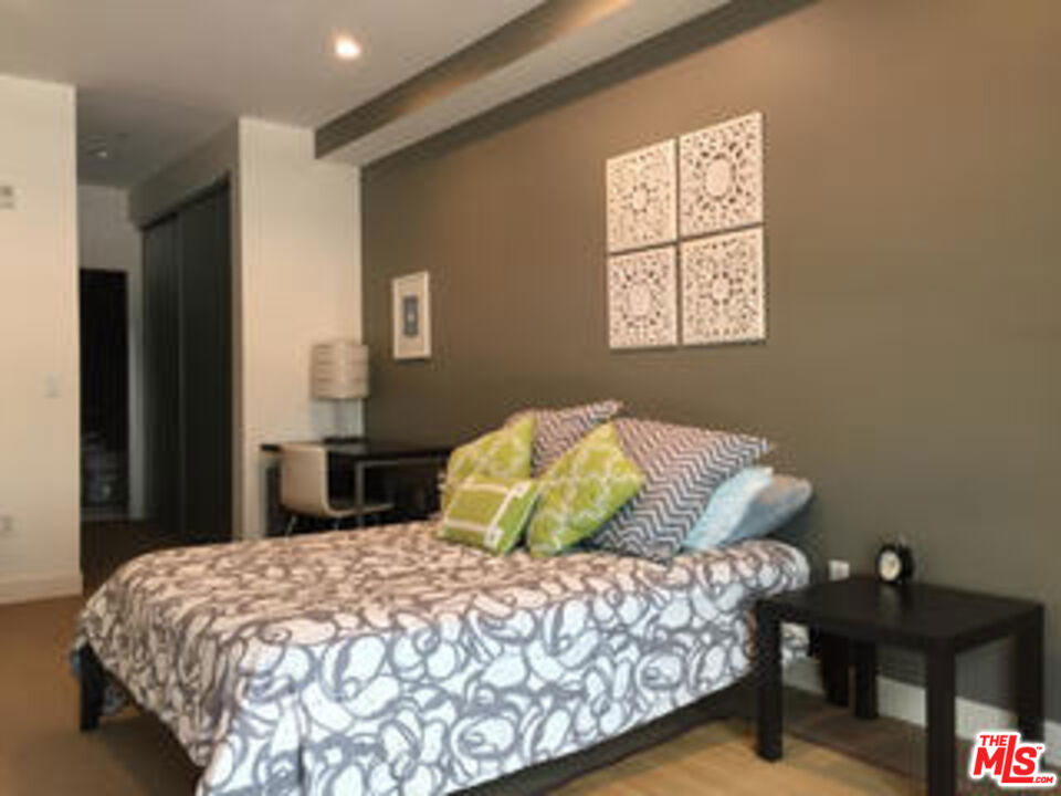 1234 Wilshire Boulevard 232 Property Photo 2