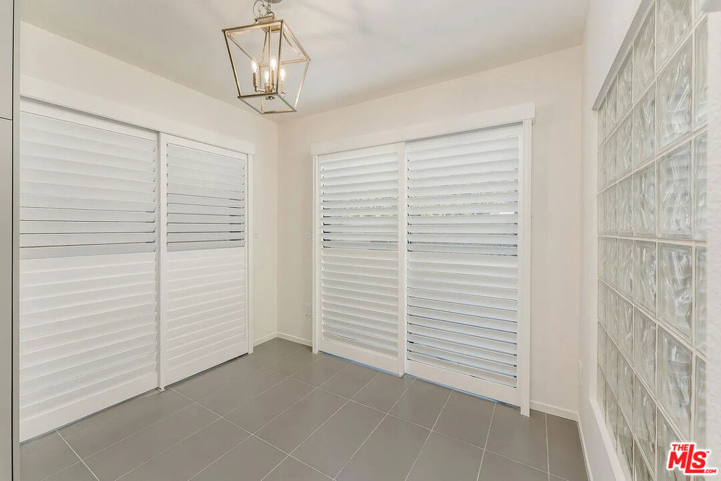 324 S Doheny Drive Property Photo 19