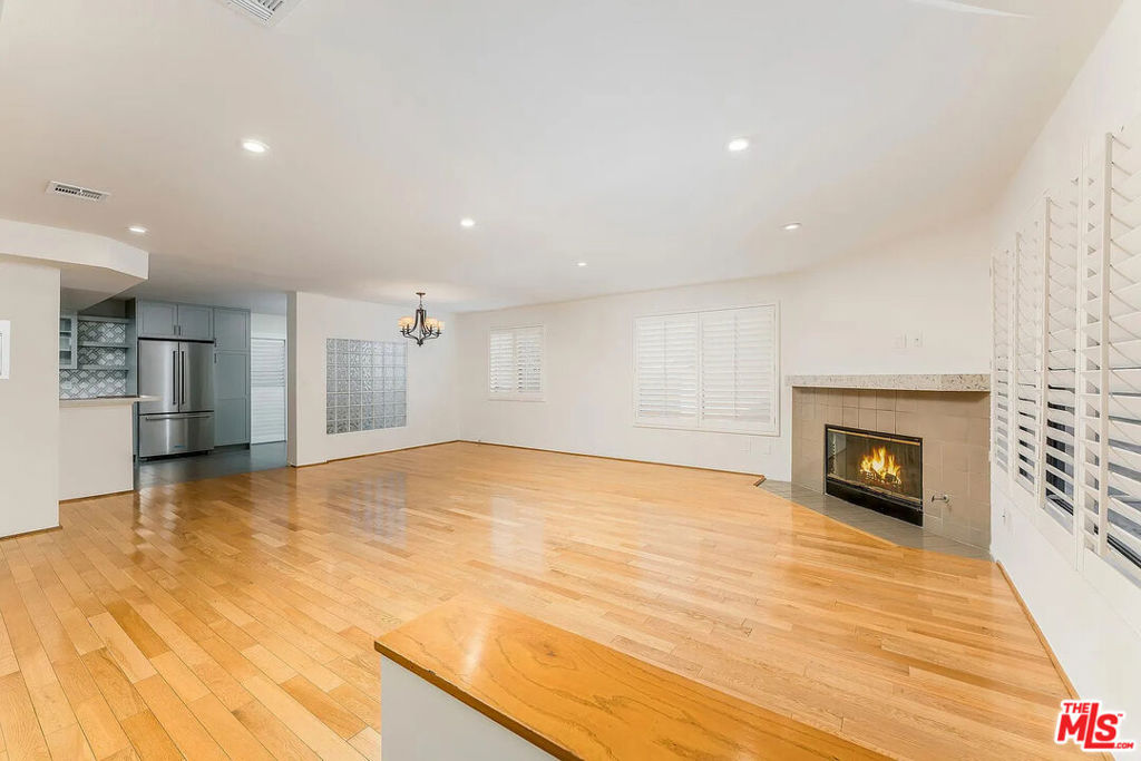 324 S Doheny Drive Property Photo 20
