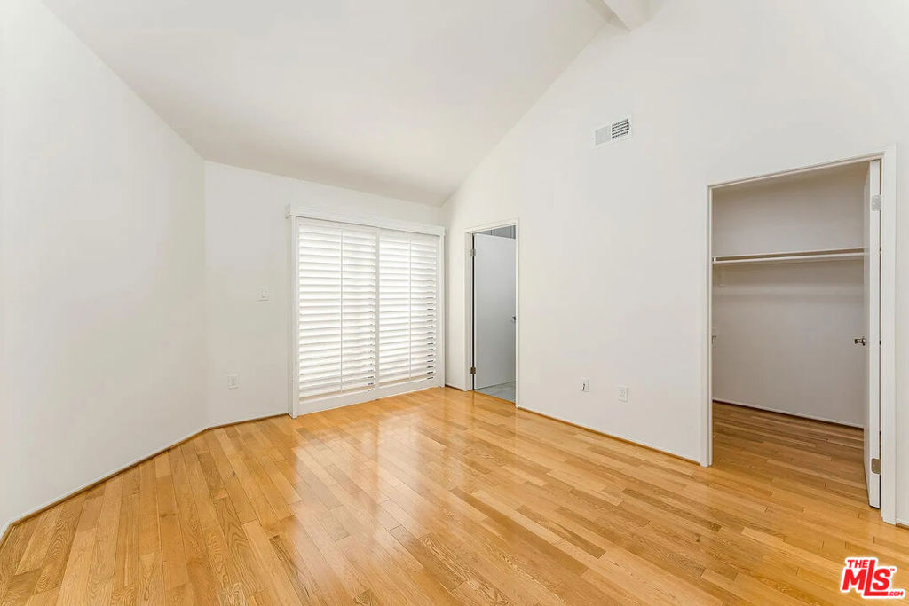 324 S Doheny Drive Property Photo 22