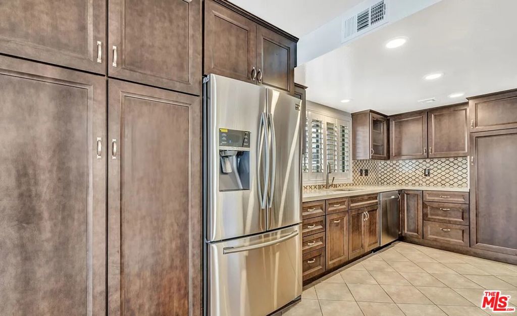 324 S Doheny Drive Property Photo 29