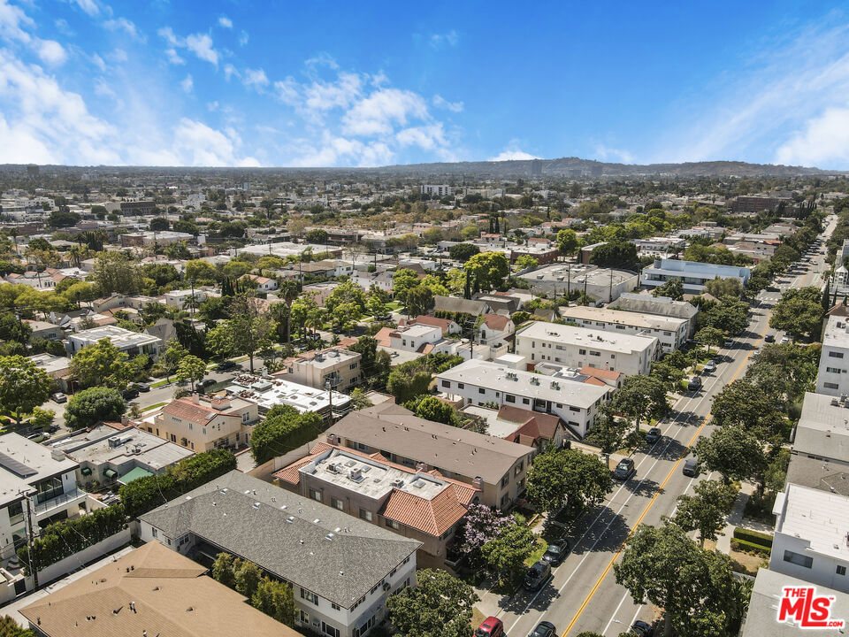 324 S Doheny Drive Property Photo 41