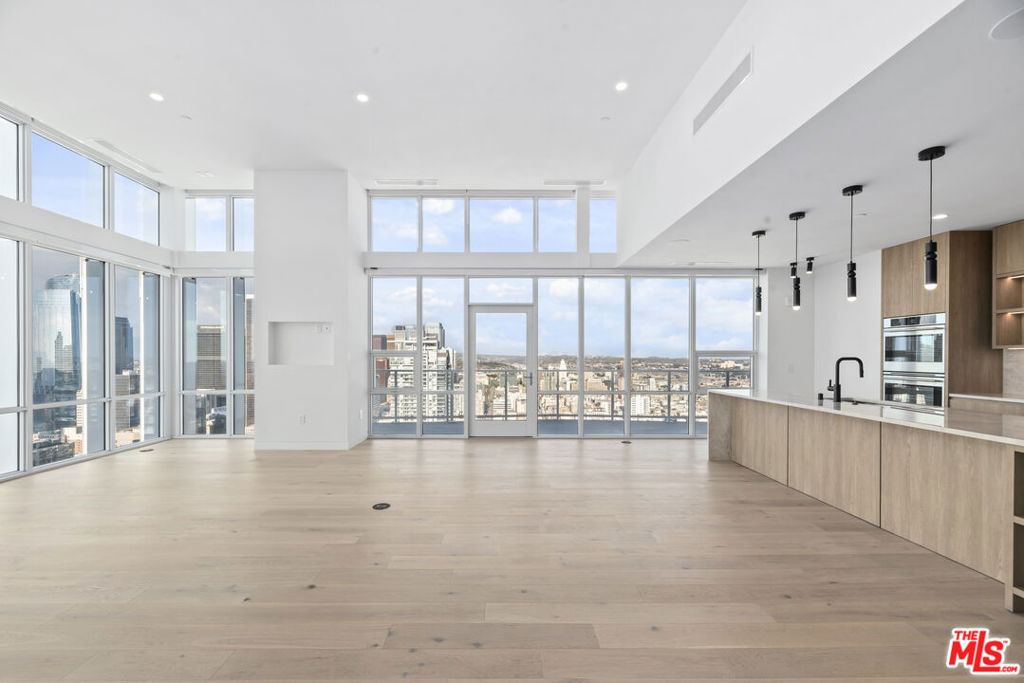 230 W Olympic Boulevard Ph 3 Property Photo 18