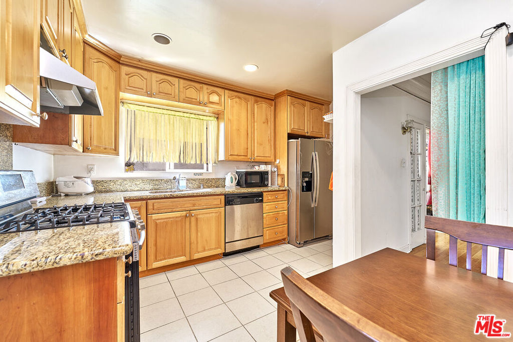 810 S Norton Avenue Property Photo 14