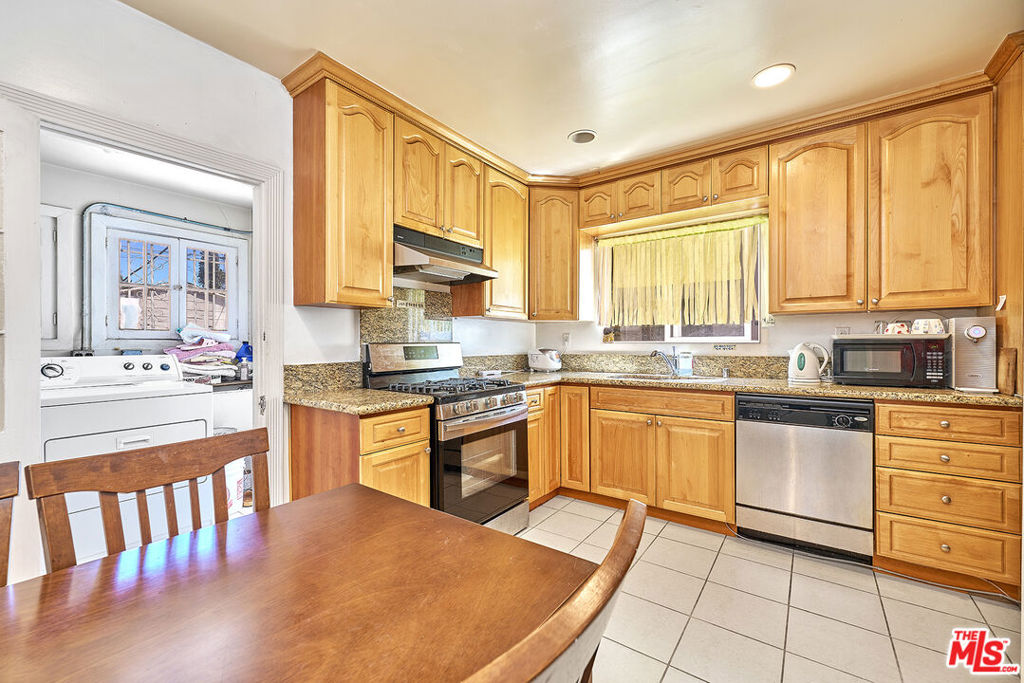810 S Norton Avenue Property Photo 15