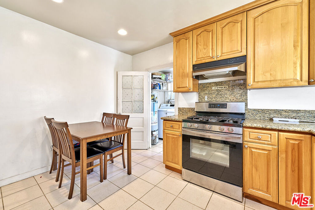 810 S Norton Avenue Property Photo 16