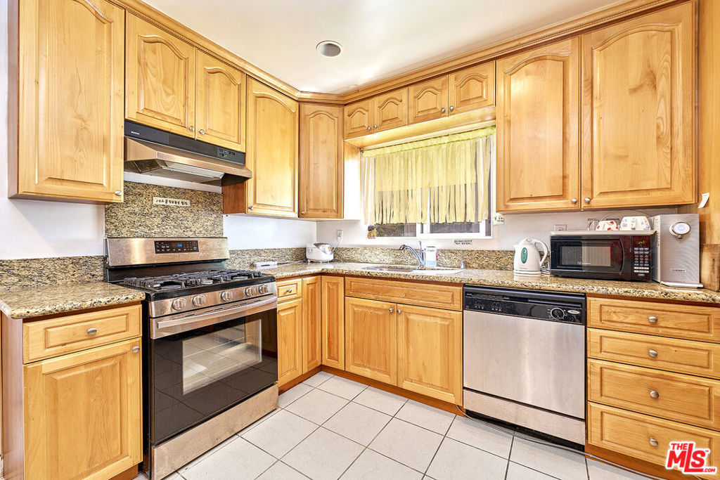 810 S Norton Avenue Property Photo 17