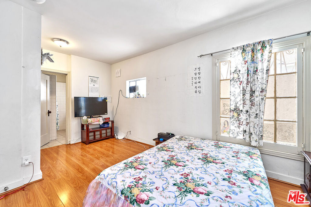 810 S Norton Avenue Property Photo 19