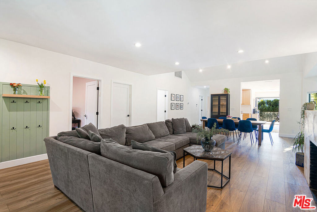 13220 Erwin Street Property Photo 6