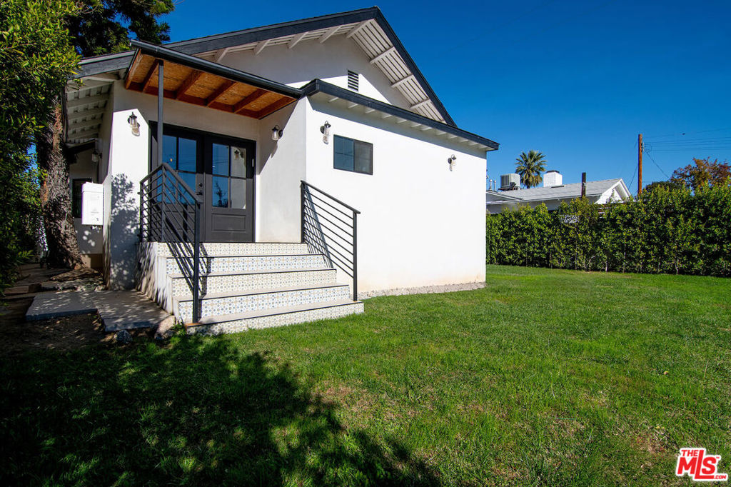 13220 Erwin Street Property Photo 28