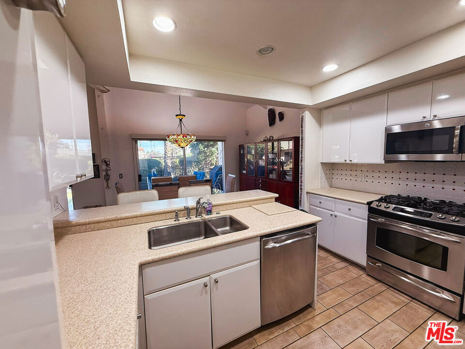 1833 S Araby Drive 11 Property Photo 3