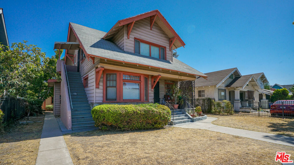 1111 W 47th Street Property Photo 3