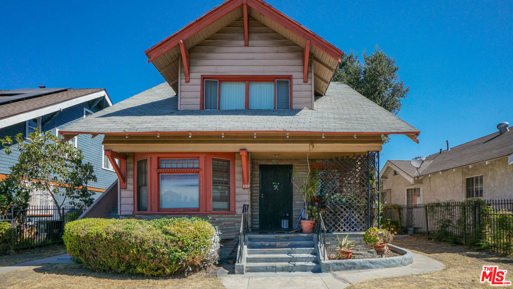 1111 W 47th Street Property Photo 4