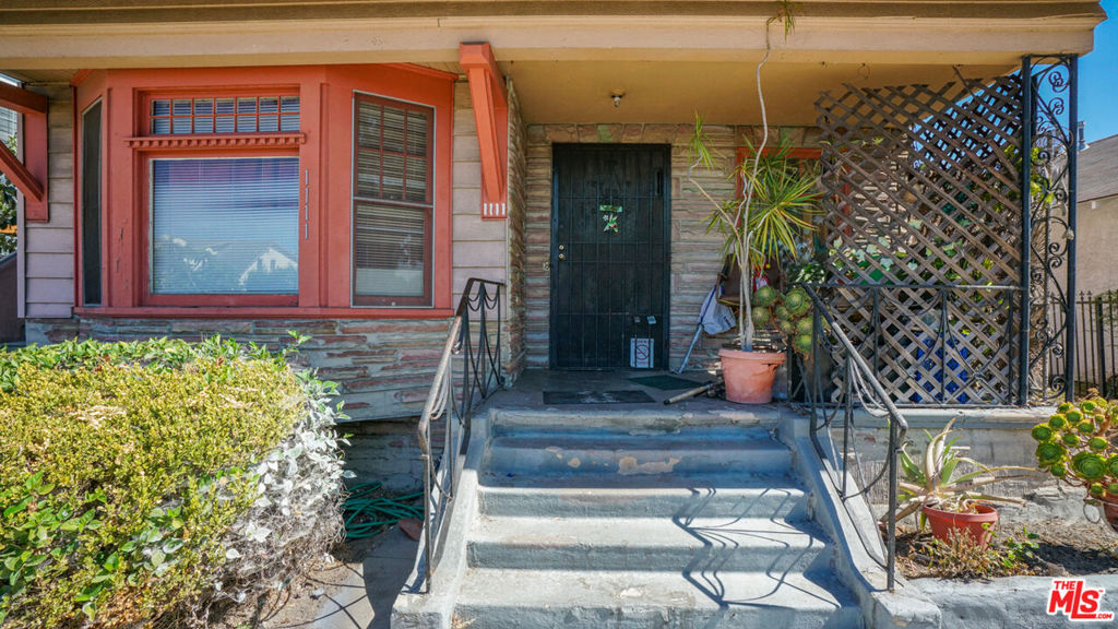 1111 W 47th Street Property Photo 5