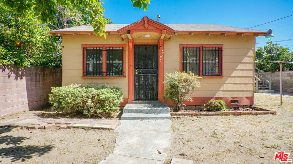 1111 W 47th Street Property Photo 6