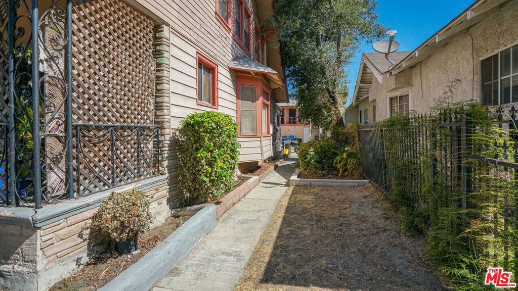 1111 W 47th Street Property Photo 7