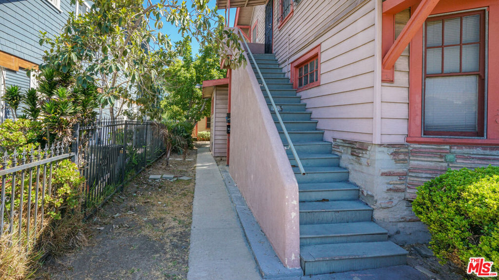 1111 W 47th Street Property Photo 12