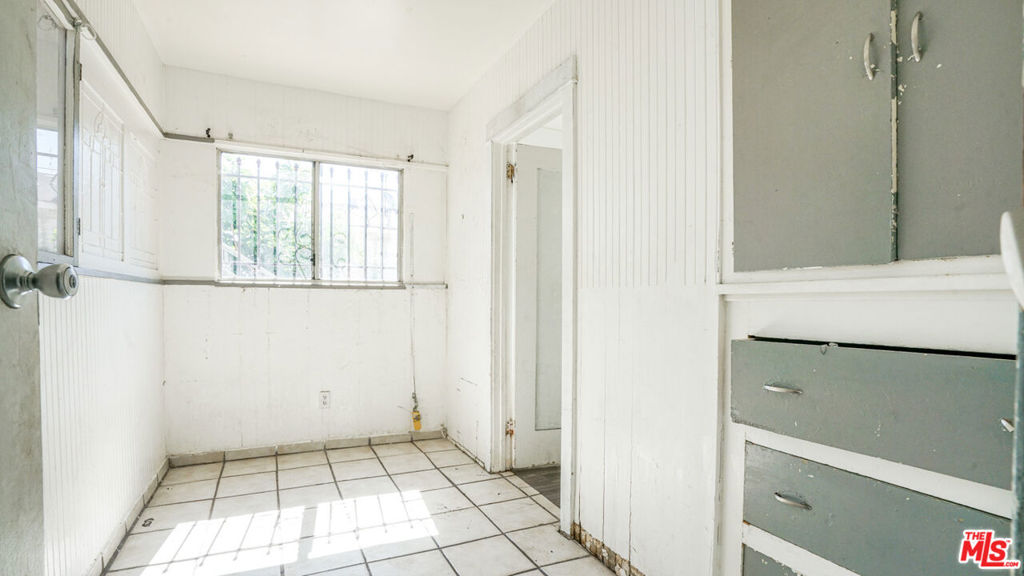 1111 W 47th Street Property Photo 19