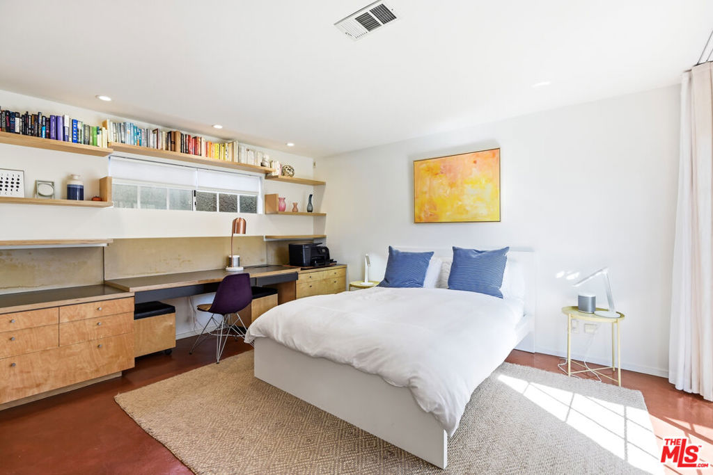 469 Sherman Avenue Property Photo 18