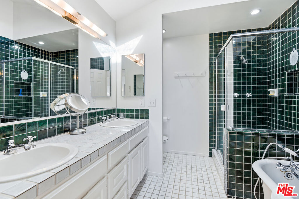 469 Sherman Avenue Property Photo 26