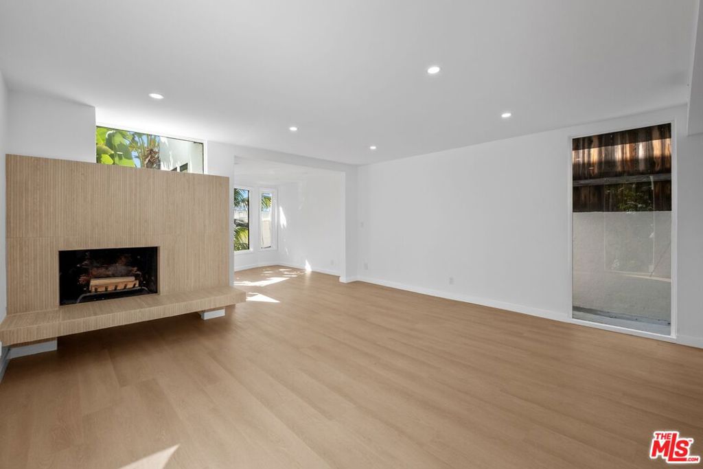 9315 Lloydcrest Drive Property Photo 3