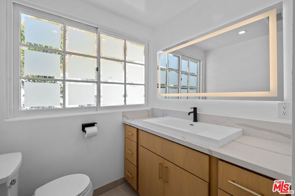 9315 Lloydcrest Drive Property Photo 18