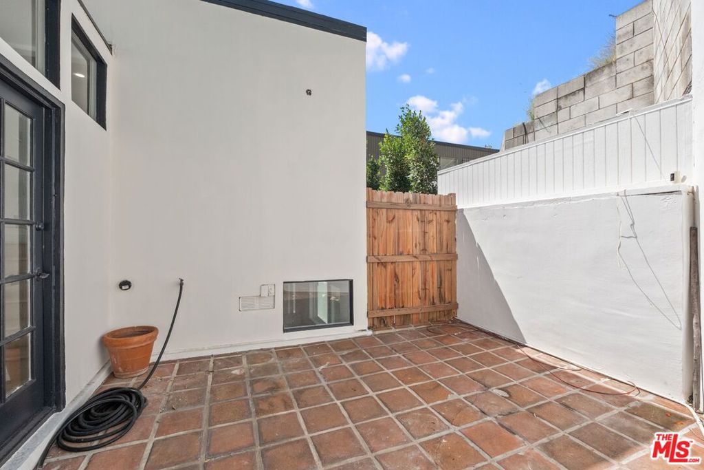 9315 Lloydcrest Drive Property Photo 24