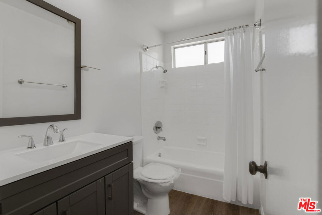 11733 Mayfield Avenue Property Photo 12