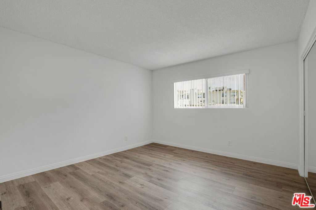 11733 Mayfield Avenue Property Photo 13