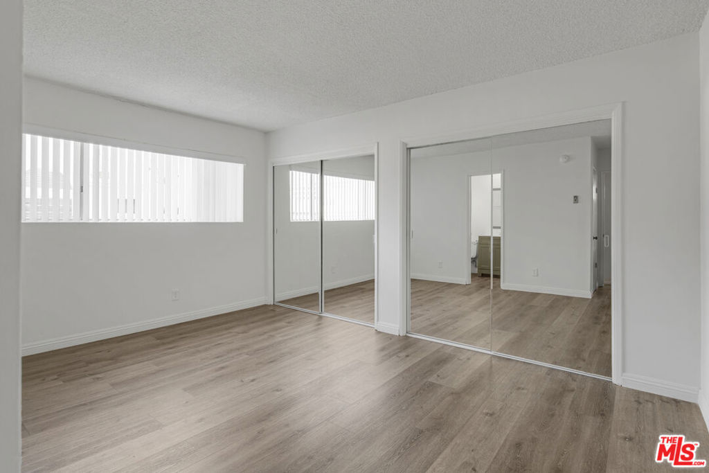 11733 Mayfield Avenue Property Photo 14